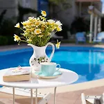 Kro Marina Palace 2*