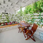 אורחן Marina Palace