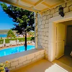 Marina Palace 2*