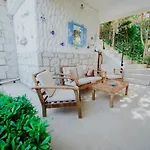 אורחן Marina Palace 2*