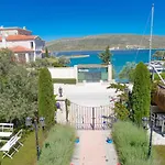 אורחן Marina Palace 2*