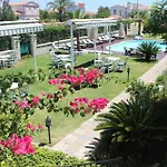אורחן Marina Palace 2*