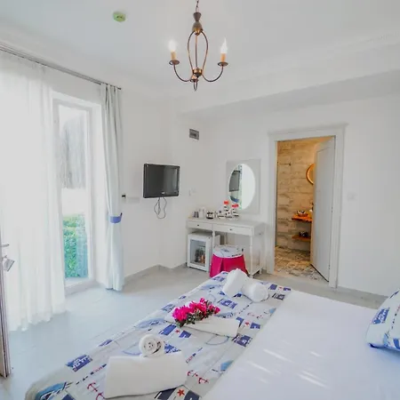 Marina Palace 2*