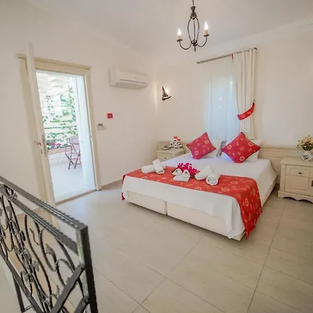 Marina Palace 2*