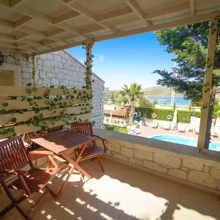 Han/Misafirhane Marina Palace