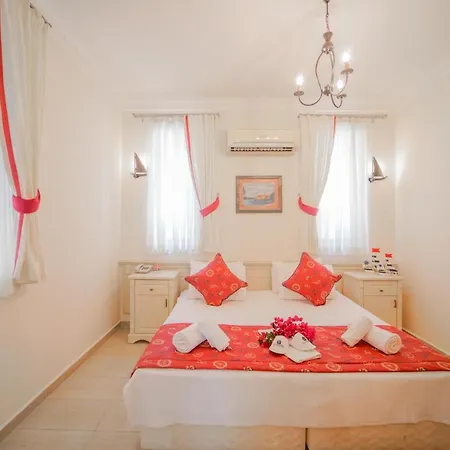 Han/Misafirhane Marina Palace 2*